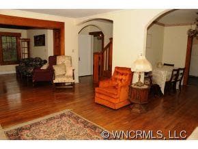 l/r view of main floor