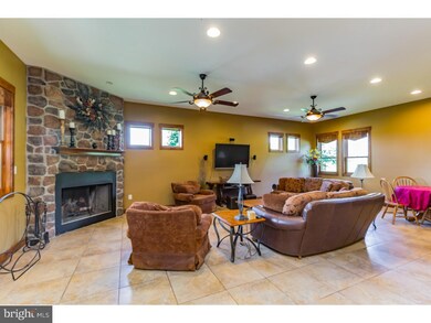 189 W Linfield Trappe Rd, Royersford, PA 19468 - photo 4