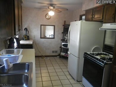 2433 Larchmont Dr, Wickliffe, OH 44092 - photo 7