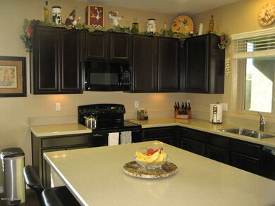 3072 Harrison listing 017
