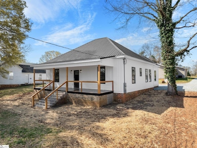 202 S Howard Ave, Landrum, SC 29356 - photo 2