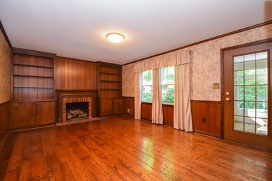 2348 Deyerle Road SW Roanoke-large-007-7