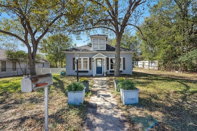 641 N Franklin St, La Grange, TX 78945 - photo 2