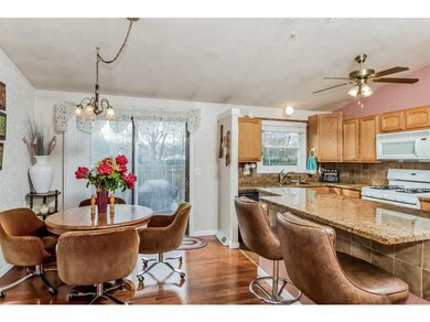 Kitchen. Kitchen/Dining Area