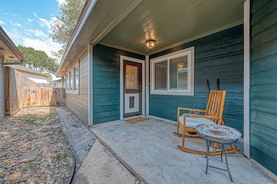 8563 Laurel Trails Dr, Houston, TX 77095 - photo 2