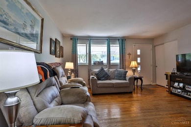 5643 Red Cedar Dr, Cincinnati, OH 45224 - photo 5