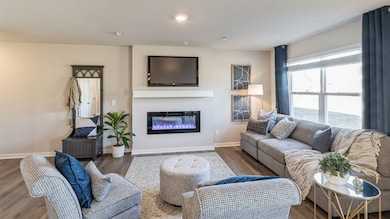 9443 Lovegrass Dr SW, Cedar Rapids, IA 52404 - photo 3