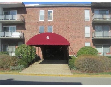 44 Broadlawn Park unit 12A, Chestnut Hill, MA 02467 - photo 2
