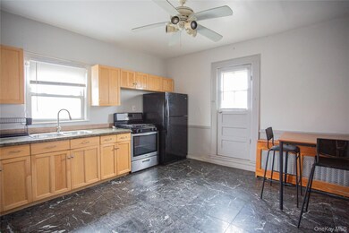 249 E Walnut St unit upper, Long Beach, NY 11561 - photo 3