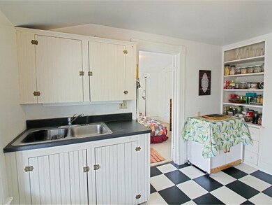 18 Clarke St unit 3, Burlington, VT 05401 - photo 5