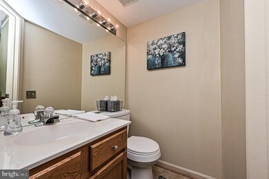 11197 Rienzi Place unit 201, Manassas, VA 20109 - photo 2