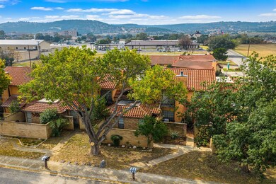 1123 Lois St, Kerrville, TX 78028 - photo 2