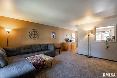 4111 Warren St, Davenport, IA 52806 - photo 2