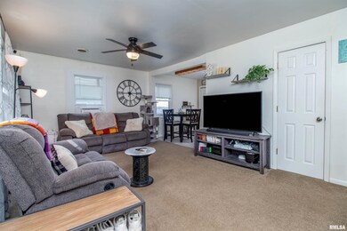 7315 Volquardsen Ave, Davenport, IA 52806 - photo 4