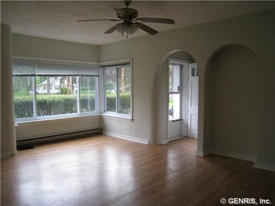 Living Room Spacious Living Room - very light & br