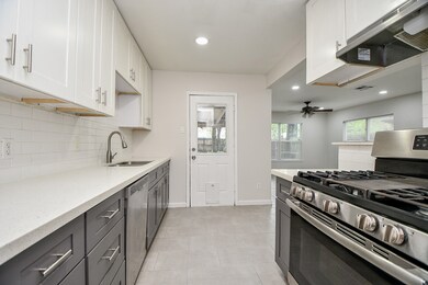 1619 Viking Dr, Houston, TX 77018 - photo 6