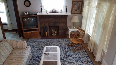 Spacious Living Room with decretive Fireplace and 