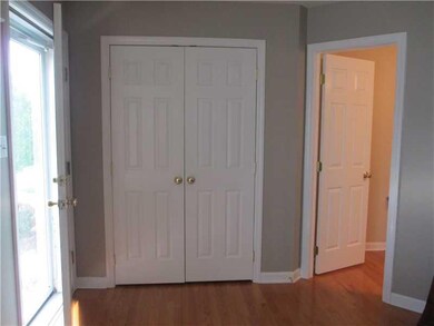 Entry/Foyer.