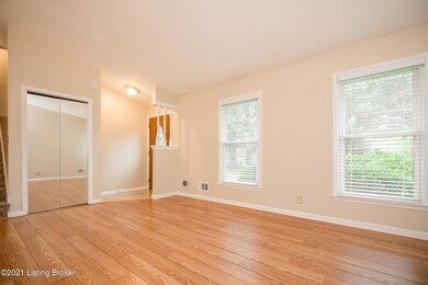 6912 Roseborough Ct, Louisville, KY 40228 - photo 4