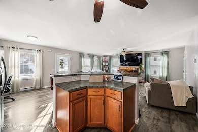 176 Poplar St, Archbald, PA 18403 - photo 4