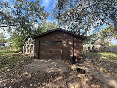 111 Juniper St, Mansfield, TX 76063 - photo 2