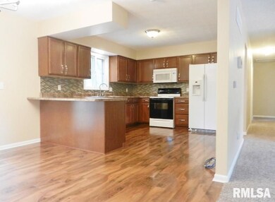 1105 N Clark St, Davenport, IA 52804 - photo 6