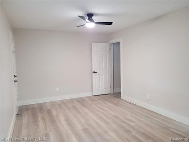 22772 Brittany Ave, Eastpointe, MI 48021 - photo 6