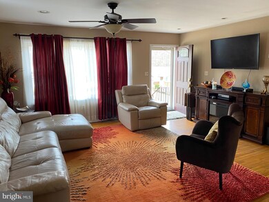 9007 Anna Dr, Clinton, MD 20735 - photo 4