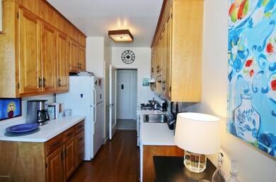 Greenwich Lodge unit 6D, Greenwich, CT 06830 - photo 7