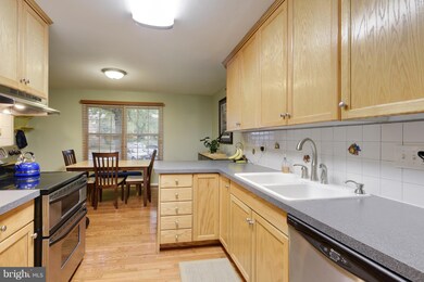 6867 Brian Michael Ct, Springfield, VA 22153 - photo 5