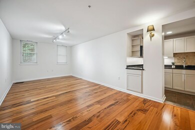 2627 Adams Mill Rd NW unit T4, Washington, DC 20009 - photo 2