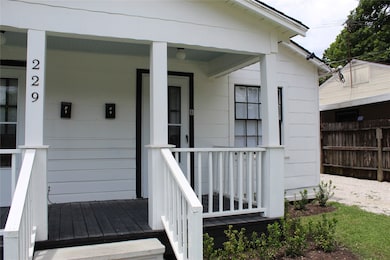 229 Neyland St unit B, Houston, TX 77022 - photo 2
