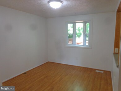 8123 Parkdale Ct, Springfield, VA 22153 - photo 4