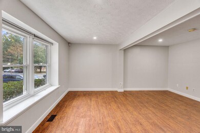 8911 Gutman Ct, Springfield, VA 22153 - photo 4