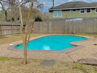 1042 Chamboard Ln, Houston, TX 77018 - photo 3