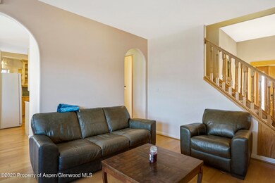 308 Riverview Ave_002