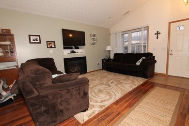 7101 Reynolds Crossing Dr, Reynoldsburg, OH 43068 - photo 3