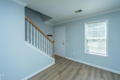 3249QueensGateWay007