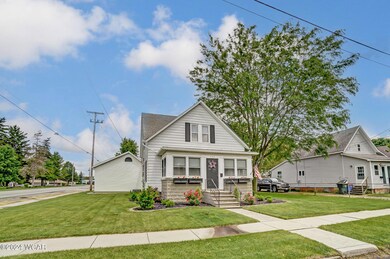 003_742 W 3rd St