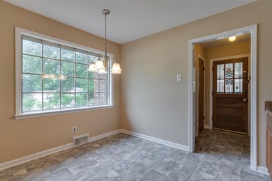 Breakfast dining area. Lots of light!