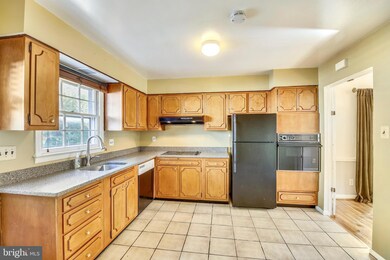2 Burket Ct, Silver Spring, MD 20910 - photo 7