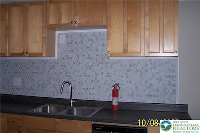 433 N Railroad St, Tamaqua, PA 18252 - photo 5