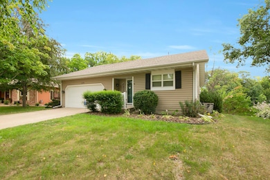 6281 Whispering Oaks Dr, Eden Prairie, MN 55346 - photo 2