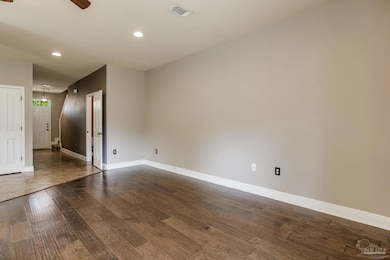 2107 Wilsons Plover Cir, Navarre, FL 32566 - photo 4