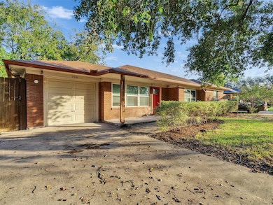 219 E Janisch Rd, Houston, TX 77022 - photo 5