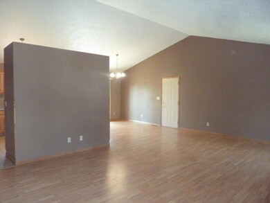 1315 10th St SW, Jamestown, ND 58401 - photo 3