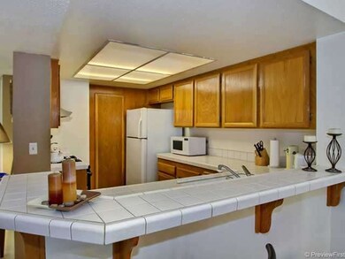 Open Kitchen and breakfast bar.