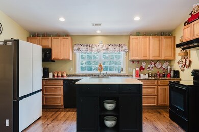 16 Oak St, Fairhaven, MA 02719 - photo 3