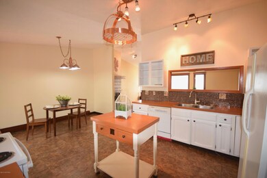 Kitchen & Dining Area