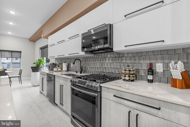 139 W Jefferson St, Philadelphia, PA 19122 - photo 3